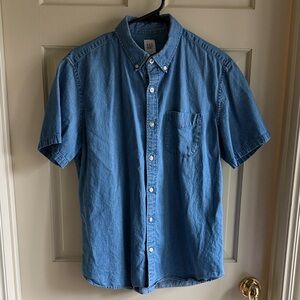 Men’s GAP Short Sleeve Casual Blue Denim Button Down Shirt — Sz M